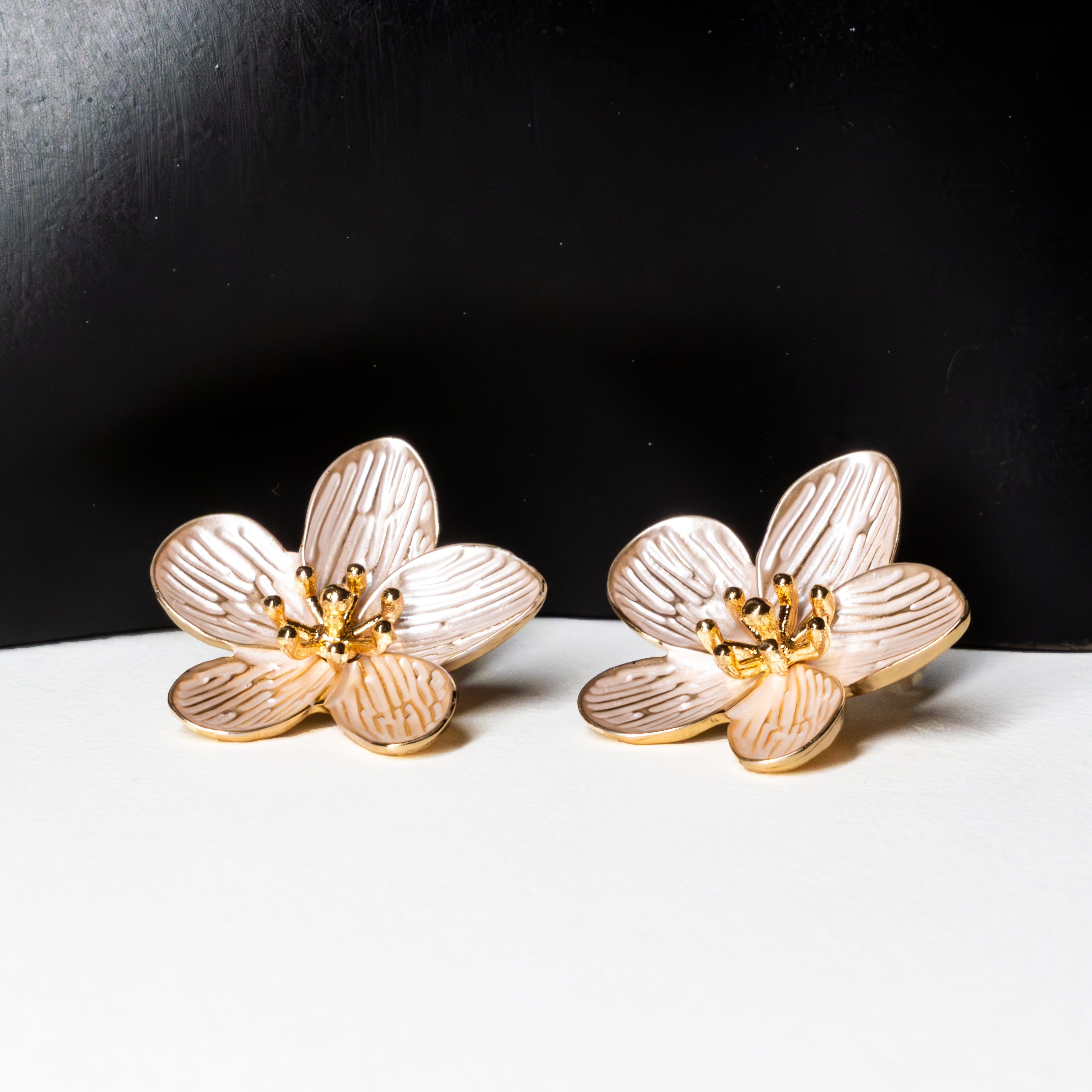 Fleur Nacrée — Boucles d’Oreilles