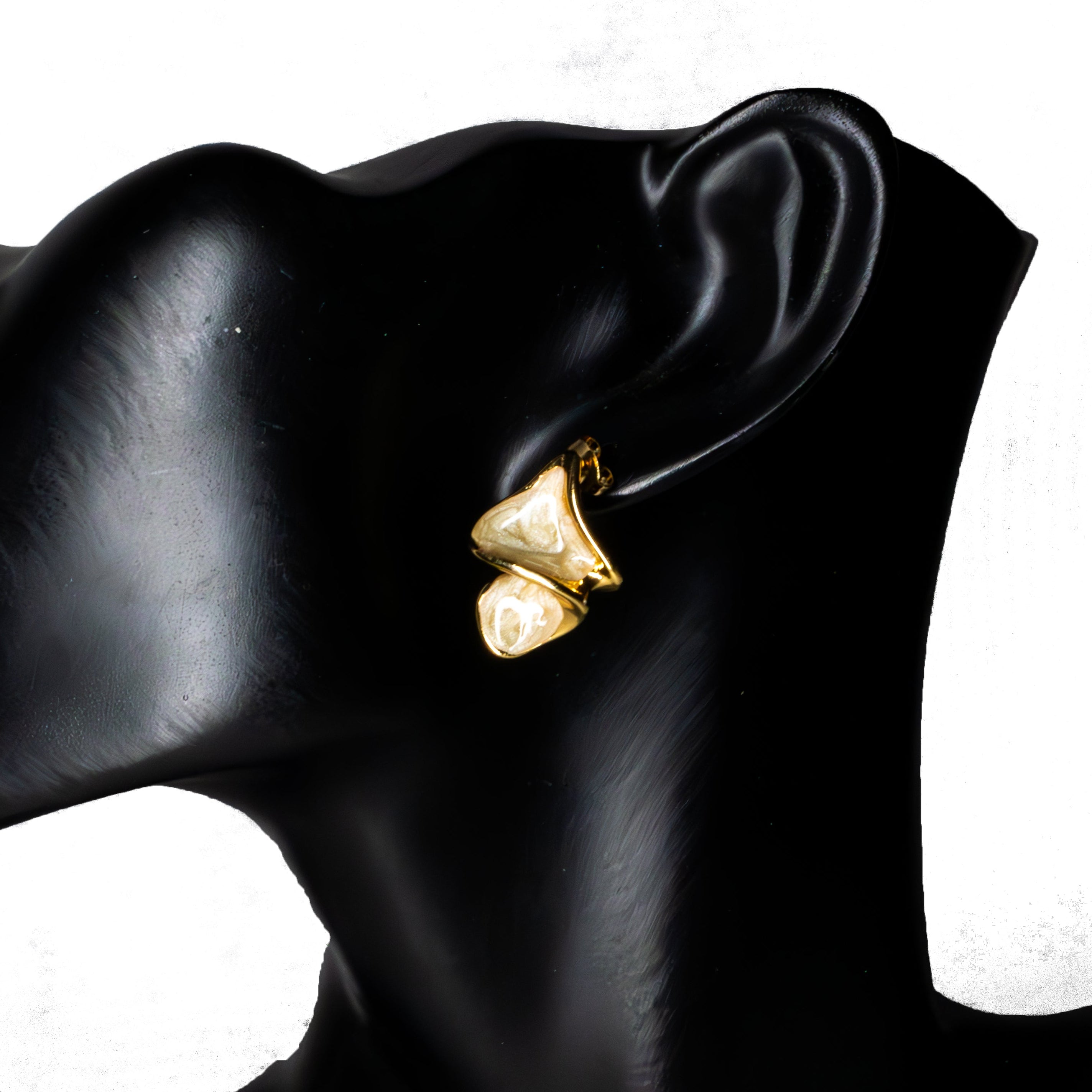 Boucles d’Oreilles Vague Dorée & Effet Nacre